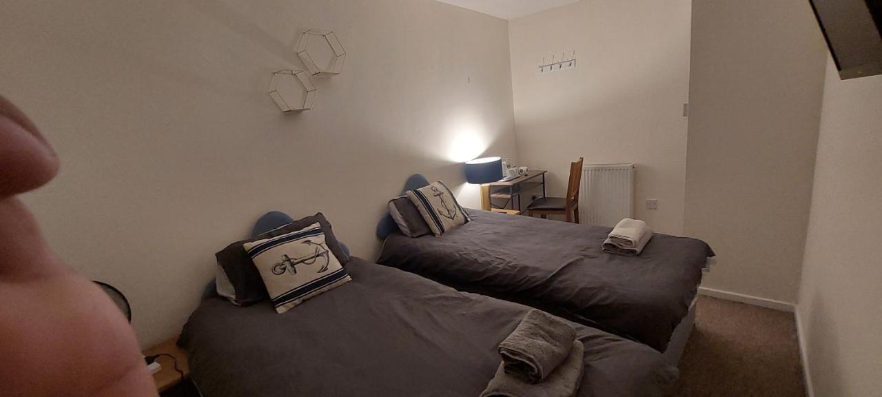 Hotel The Helm à Pembroke Dock Extérieur photo